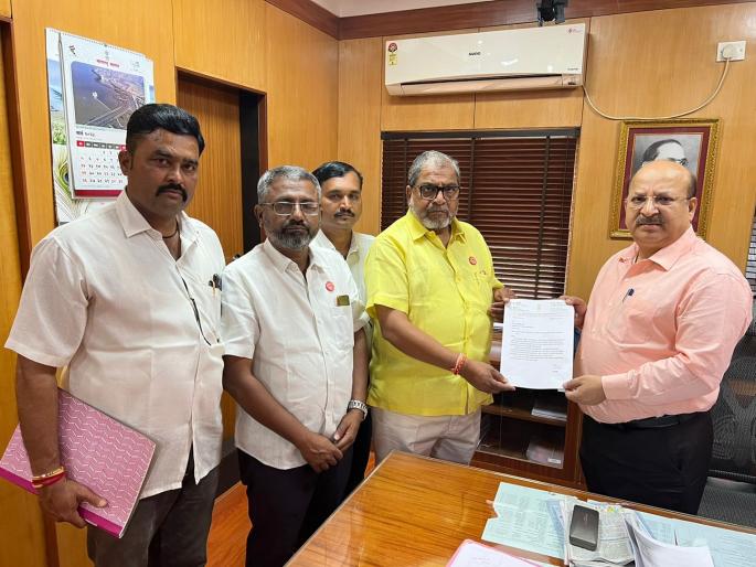 Free the sugarcane workers from the torture of lawsuits, Raju Shetty demand | मुकादमाच्या छळातून ऊस तोडणी मजुरांची सुटका करा, राजू शेट्टी यांची मागणी Free the sugarcane workers from the torture of lawsuits, Raju Shetty demand | मुकादमाच्या छळातून ऊस तोडणी मजुरांची सुटका करा, राजू शेट्टी यांची मागणी