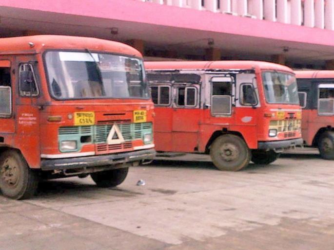 ST workers warned to take action if they protest | आंदोलन केल्यास कारवाई एसटी कामगारांना इशारा ST workers warned to take action if they protest | आंदोलन केल्यास कारवाई एसटी कामगारांना इशारा