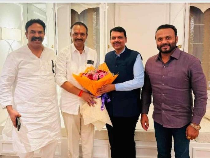 Uttam Jankar says We will support BJP Madha candidate Ranjitsingh Nimbalkar in front of Devendra Fadnavis in Lok Sabha Election 2024 | उत्तम जानकरांचा देवेंद्र फडणवीसांना शब्द, मी निंबाळकरांसाेबत!; मुंबईत घेतली भेट Uttam Jankar says We will support BJP Madha candidate Ranjitsingh Nimbalkar in front of Devendra Fadnavis in Lok Sabha Election 2024 | उत्तम जानकरांचा देवेंद्र फडणवीसांना शब्द, मी निंबाळकरांसाेबत!; मुंबईत घेतली भेट