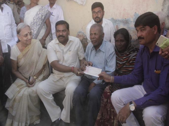 the best literaturer uttam tupe will be full support by the government : Dilip Kamble | थोर साहित्यिक उत्तम तुपेंच्या शासन पूर्णपणे पाठीशी उभे राहणार : दिलीप कांबळे 