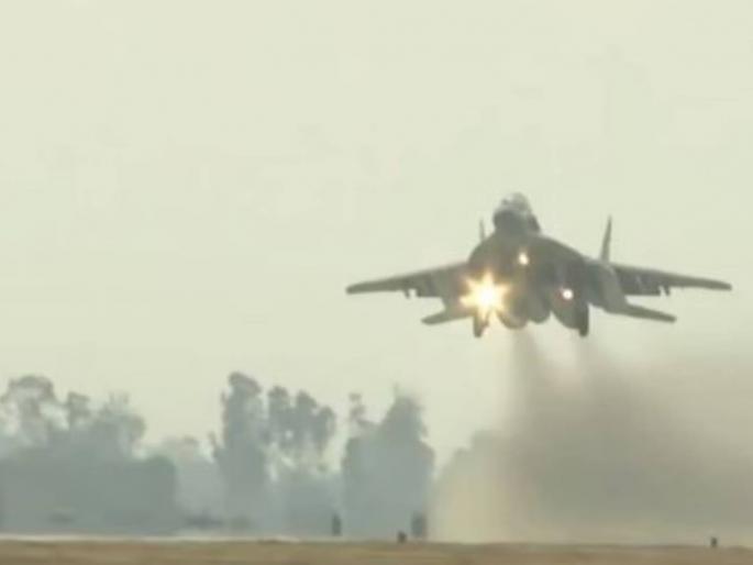 Fighter jets will take off from Ganga Expressway to respond to Pakistan; Landing drill successful: Historic milestone in country's defense preparedness | पाकला उत्तर देण्यासाठी गंगा एक्स्प्रेस-वेवरून झेपावतील लढाऊ विमाने; लँडिंग ड्रिल यशस्वी : देशाच्या संरक्षण तयारीत ऐतिहासिक टप्पा