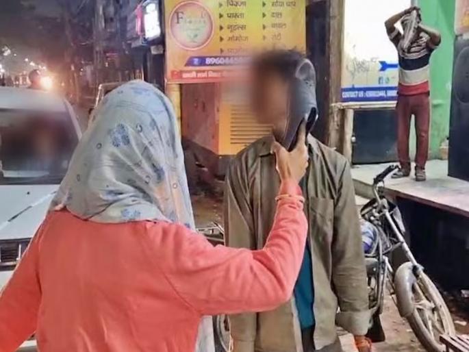 First he greeted me, then he said I Love You, an angry woman hit the young man with her shoe | आधी नमस्कार केला, मग I Love You म्हणाला, संतप्त महिलेने तरुणाला चपलेने दिला चोप    First he greeted me, then he said I Love You, an angry woman hit the young man with her shoe | आधी नमस्कार केला, मग I Love You म्हणाला, संतप्त महिलेने तरुणाला चपलेने दिला चोप