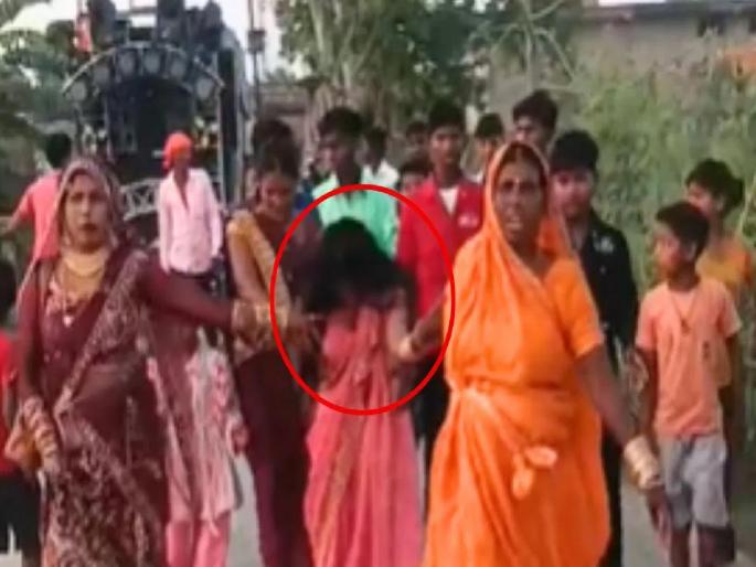 In Uttar Pradesh's Ballia, an angry girlfriend committed an acid attack after her boyfriend married another girl | प्रेम माझ्याशी अन् लग्न दुसरीशी; प्रेयसी संतापली, प्रियकराच्या लग्नात घातला एकच राडा!   In Uttar Pradesh's Ballia, an angry girlfriend committed an acid attack after her boyfriend married another girl | प्रेम माझ्याशी अन् लग्न दुसरीशी; प्रेयसी संतापली, प्रियकराच्या लग्नात घातला एकच राडा!