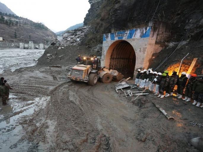 Uttarakhand Glacier Burst drones being used to find those trapped in the tunnel | Uttarakhand Glacier Burst: बोगद्यात अडकलेल्यांना शोधण्यास ड्रोनचा वापर Uttarakhand Glacier Burst drones being used to find those trapped in the tunnel | Uttarakhand Glacier Burst: बोगद्यात अडकलेल्यांना शोधण्यास ड्रोनचा वापर