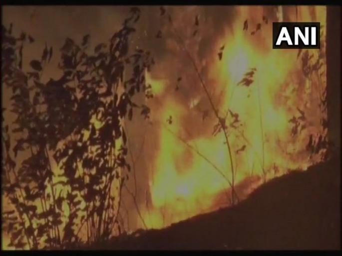 uttarakhand forest fire jammu vaishno devi yatra closed | उत्तराखंडात पेटलेल्या वणव्यामुळे वैष्णो देवीची यात्रा थांबवली, भाविक निराश uttarakhand forest fire jammu vaishno devi yatra closed | उत्तराखंडात पेटलेल्या वणव्यामुळे वैष्णो देवीची यात्रा थांबवली, भाविक निराश