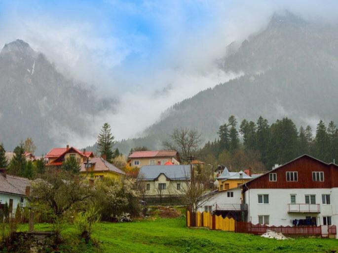 Uttarakhand banned the purchase of land by outsiders, the Chief Minister approved the law, for this reason, strict steps were taken | या राज्यात बाहेरील लोकांना खरेदी करता येणार नाही जमीन, सरकारने घेतला मोठा निर्णय, या कारणानं उचललं कठोर पाऊल  Uttarakhand banned the purchase of land by outsiders, the Chief Minister approved the law, for this reason, strict steps were taken | या राज्यात बाहेरील लोकांना खरेदी करता येणार नाही जमीन, सरकारने घेतला मोठा निर्णय, या कारणानं उचललं कठोर पाऊल