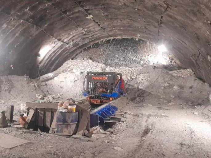 'I'm fine mom, eat dinner on time'; An emotional message from a laborer trapped in the Uttarkashi tunnel | 'मी ठीक आहे आई, वेळेवर जेवण खा'; उत्तरकाशी बोगद्यात अडकलेल्या मजुराचा भावनिक संदेश 'I'm fine mom, eat dinner on time'; An emotional message from a laborer trapped in the Uttarkashi tunnel | 'मी ठीक आहे आई, वेळेवर जेवण खा'; उत्तरकाशी बोगद्यात अडकलेल्या मजुराचा भावनिक संदेश