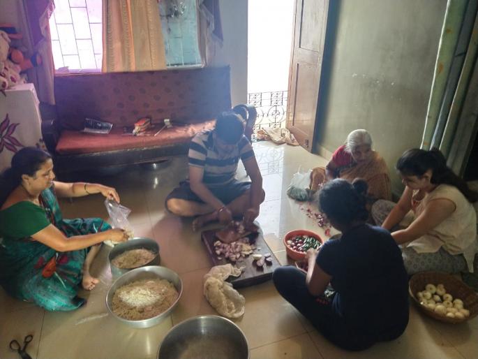 Workload increased, but the relations became strong | घरकामाचा ताण वाढला, पण नात्याची वीण घट्ट होतेय Workload increased, but the relations became strong | घरकामाचा ताण वाढला, पण नात्याची वीण घट्ट होतेय