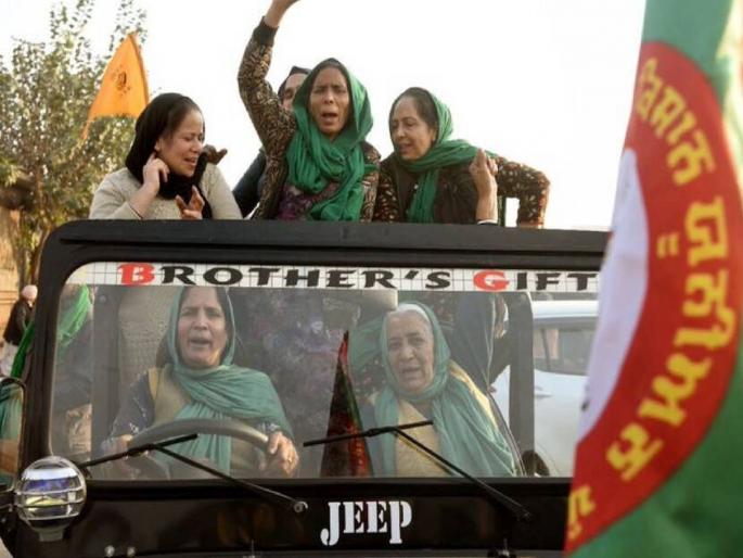 62 Year old woman drove from patiala to singhu border to join farmers protest | याला म्हणतात इच्छाशक्ती! ६२ वर्षांच्या आजी २३० किमी ड्रायविंग करत सिंघू बॉर्डरवर पोहचल्या 62 Year old woman drove from patiala to singhu border to join farmers protest | याला म्हणतात इच्छाशक्ती! ६२ वर्षांच्या आजी २३० किमी ड्रायविंग करत सिंघू बॉर्डरवर पोहचल्या