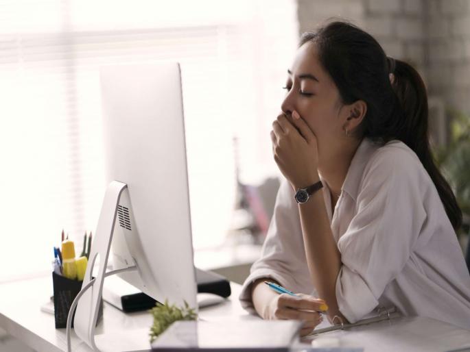 Health Tips in Marathi : If you feel sleepy after lunch then must follow this tips | feel sleepy after lunch: दुपारच्या जेवणानंतर तुम्हालाही झोप येत असेल; तर दिवशभर फ्रेश राहण्यासाठी नक्की वापरा 'या' टिप्स Health Tips in Marathi : If you feel sleepy after lunch then must follow this tips | feel sleepy after lunch: दुपारच्या जेवणानंतर तुम्हालाही झोप येत असेल; तर दिवशभर फ्रेश राहण्यासाठी नक्की वापरा 'या' टिप्स