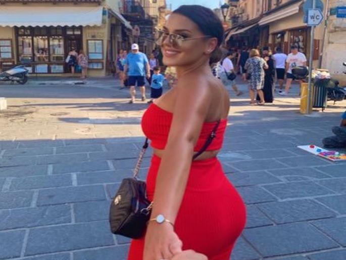 Corona virus : corona virus positive girl share corona virus symptoms experience on social media | Corona virus : 'डोकं जड होऊन डोळ्यांमध्ये वेदना, कडवट तोंड', कोरोनाग्रस्त महिलेने सांगितला अनुभव