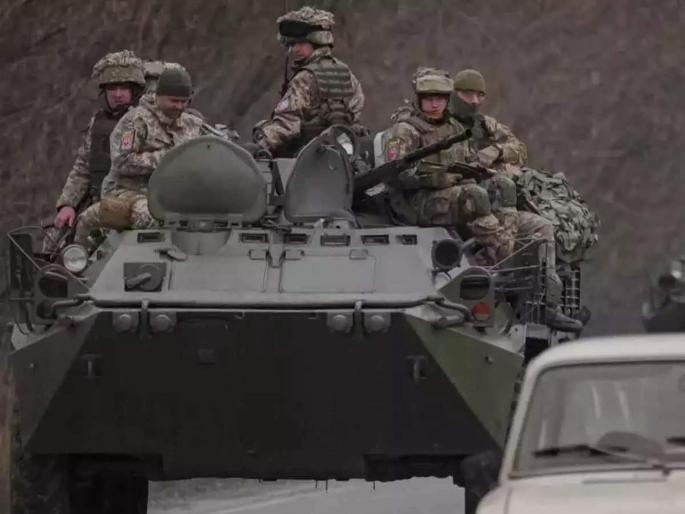 Ukraine Capital Kiev Fall: Big news! The capital of Ukraine fell; Russian military vehicles roming on the streets of Kiev | Ukraine Capital Kiev Fall: मोठी बातमी! युक्रेनची राजधानी पडली; कीवच्या रस्त्यावर रशियन सैन्याच्या गाड्या दिसू लागल्या Ukraine Capital Kiev Fall: Big news! The capital of Ukraine fell; Russian military vehicles roming on the streets of Kiev | Ukraine Capital Kiev Fall: मोठी बातमी! युक्रेनची राजधानी पडली; कीवच्या रस्त्यावर रशियन सैन्याच्या गाड्या दिसू लागल्या