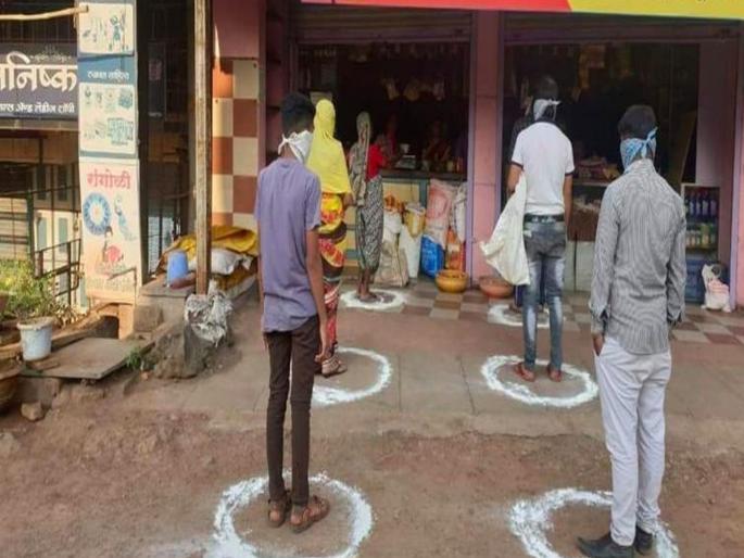 Social distancing is important in the fight with corona know what the who says | सोशल डिस्टेंसिंगबाबत WHO ने दिला मोलाचा सल्ला; 'असे' आहेत इतर देशांचे नियम Social distancing is important in the fight with corona know what the who says | सोशल डिस्टेंसिंगबाबत WHO ने दिला मोलाचा सल्ला; 'असे' आहेत इतर देशांचे नियम