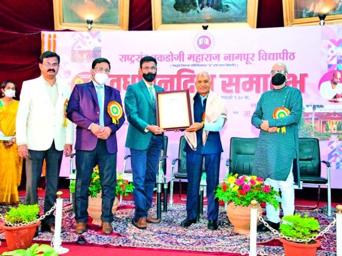 Will focus on creating startups through the university | विद्यापीठाच्या माध्यमातून स्टार्टअप्स निर्मितीवर भर देणार