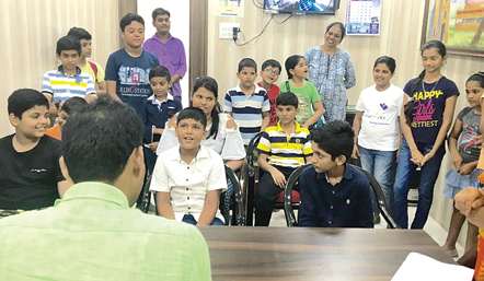 Our childhood has been lost last year; Child's request to the Assistant Commissioner | गतवर्षीच्या पुरामुळे आमचे बालपण हरवले; सहाय्यक आयुक्तांना चिमुरडयांचे निवेदन