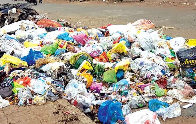 Municipal corporation spends Rs. | कचऱ्यावर महापालिकेने खर्च केले ८१७ करोड; वसई-विरार महापालिका नापास Municipal corporation spends Rs. | कचऱ्यावर महापालिकेने खर्च केले ८१७ करोड; वसई-विरार महापालिका नापास