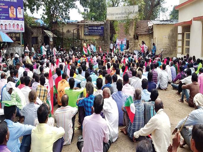 Labor movement in the district; Demand for inclusion of pending claimants in Panchanam | जिल्ह्यात श्रमजीवीचे आंदोलन; पंचनाम्यात प्रलंबित दावेधारकांसही समाविष्ट करण्याची मागणी Labor movement in the district; Demand for inclusion of pending claimants in Panchanam | जिल्ह्यात श्रमजीवीचे आंदोलन; पंचनाम्यात प्रलंबित दावेधारकांसही समाविष्ट करण्याची मागणी