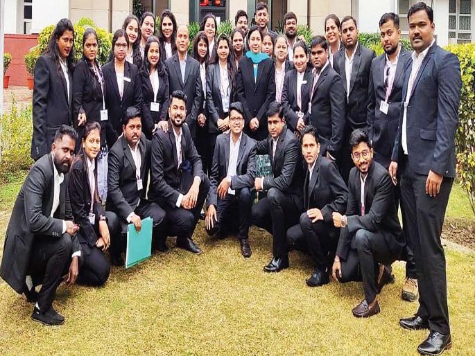 The law students experienced directly the affairs of the Supreme Court | कायद्याच्या विद्यार्थ्यांनी अनुभवले थेट सर्वोच्च न्यायालयातील कामकाज The law students experienced directly the affairs of the Supreme Court | कायद्याच्या विद्यार्थ्यांनी अनुभवले थेट सर्वोच्च न्यायालयातील कामकाज