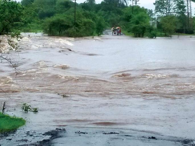 The Tansa River crossed the danger level | तानसा नदीने धोक्याची पातळी ओलांडली The Tansa River crossed the danger level | तानसा नदीने धोक्याची पातळी ओलांडली