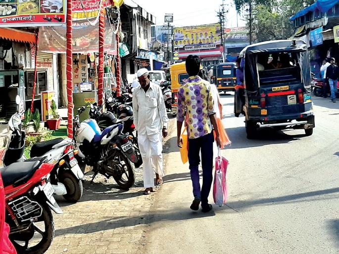 Blow up traffic system; Extra passenger traffic in Palghar | वाहतूक व्यवस्थेचा उडाला बोजवारा; पालघरमध्ये अतिरिक्त प्रवासी वाहतूक Blow up traffic system; Extra passenger traffic in Palghar | वाहतूक व्यवस्थेचा उडाला बोजवारा; पालघरमध्ये अतिरिक्त प्रवासी वाहतूक