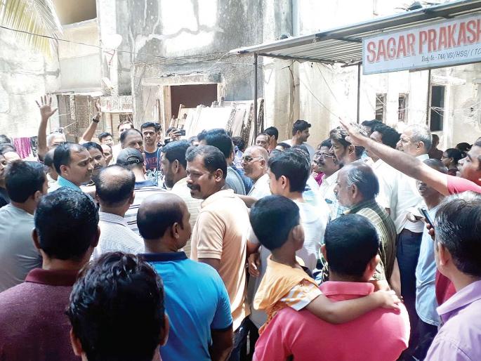 The question of society was resolved; Thanks to people considered by the residents of the Sagar Prakash building | सोसायटीचा प्रश्न सुटला; सागर प्रकाश इमारतीच्या रहिवाशांनी मानले लोकमतचे आभार The question of society was resolved; Thanks to people considered by the residents of the Sagar Prakash building | सोसायटीचा प्रश्न सुटला; सागर प्रकाश इमारतीच्या रहिवाशांनी मानले लोकमतचे आभार