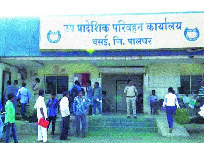 RTO profit in dasara | दसऱ्याच्या मुहूर्तावर आरटीओला झाला धनलाभ RTO profit in dasara | दसऱ्याच्या मुहूर्तावर आरटीओला झाला धनलाभ