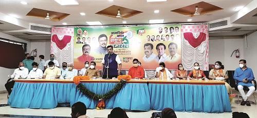 Vinod Tawde appeals to the workers to convey the plans brought by the central government to the people | केंद्र सरकारने आणलेल्या योजना जनतेपर्यंत पोहोचवा-विनोद तावडे