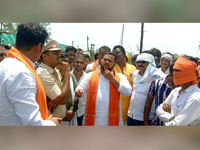 15 people including Chandrapur Shiv Sena district chief accused of crime, WCL alleges loss of 42 lakhs | चंद्रपूर शिवसेना जिल्हा प्रमुखांसह १५ जणांवर गुन्हा, ४२ लाखांचे नुकसान झाल्याचा वेकोलिचा आरोप 15 people including Chandrapur Shiv Sena district chief accused of crime, WCL alleges loss of 42 lakhs | चंद्रपूर शिवसेना जिल्हा प्रमुखांसह १५ जणांवर गुन्हा, ४२ लाखांचे नुकसान झाल्याचा वेकोलिचा आरोप