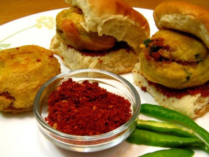 Mumbaikar's favorite Vada Pav stalls | हे आहेत मुंबईकरांचे आवडते वडापाव स्टॉल्स Mumbaikar's favorite Vada Pav stalls | हे आहेत मुंबईकरांचे आवडते वडापाव स्टॉल्स