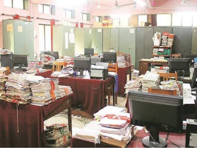 Two lakh posts of Class 1 to 4 in the State are vacant; Impact on implementation of government schemes | राज्यात वर्ग- १ ते ४ ची दोन लाख पदे रिक्त; सरकारी योजनांच्या अंमबजावणीवर परिणाम Two lakh posts of Class 1 to 4 in the State are vacant; Impact on implementation of government schemes | राज्यात वर्ग- १ ते ४ ची दोन लाख पदे रिक्त; सरकारी योजनांच्या अंमबजावणीवर परिणाम