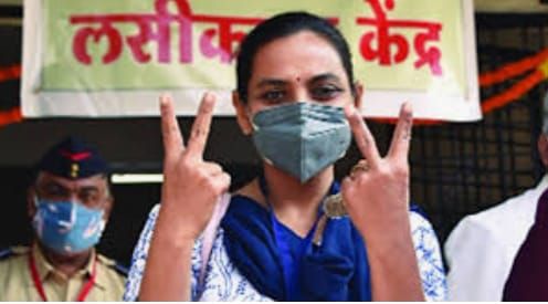 Vaccination of persons above 45 years of age at 96 centers in Nagpur | नागपुरात ४५ वर्षांवरील व्यक्तींना ९६ केंद्रांवर लसीकरण Vaccination of persons above 45 years of age at 96 centers in Nagpur | नागपुरात ४५ वर्षांवरील व्यक्तींना ९६ केंद्रांवर लसीकरण