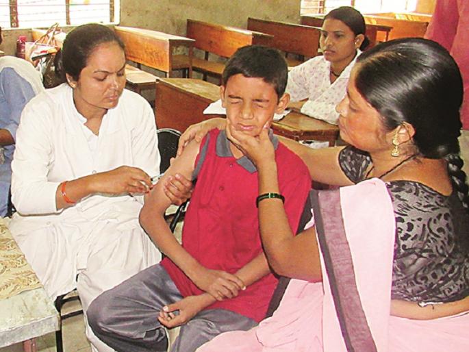 10 lakh students of Aurangabad district - Prepare action plan for vaccination of Gower- rubella | औरंगाबाद जिल्ह्यात १० लाख विद्यार्थ्यांच्या गोवर - रुबेला लसीकरणाचा कृती आराखडा तयार 10 lakh students of Aurangabad district - Prepare action plan for vaccination of Gower- rubella | औरंगाबाद जिल्ह्यात १० लाख विद्यार्थ्यांच्या गोवर - रुबेला लसीकरणाचा कृती आराखडा तयार