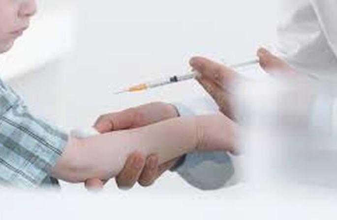 Vaccination of 105% in Balapur | विरोध मावळल्याने बाळापुरात १०५ टक्के लसीकरण Vaccination of 105% in Balapur | विरोध मावळल्याने बाळापुरात १०५ टक्के लसीकरण