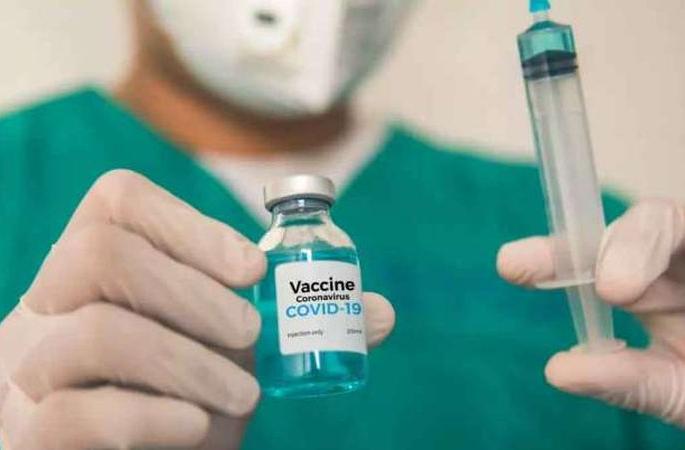 Akola : 40% of health workers are not on the vaccination list! | लसीकरणाच्या यादीत ४० टक्के आरोग्य कर्मचाऱ्यांची नावेच नाहीत!