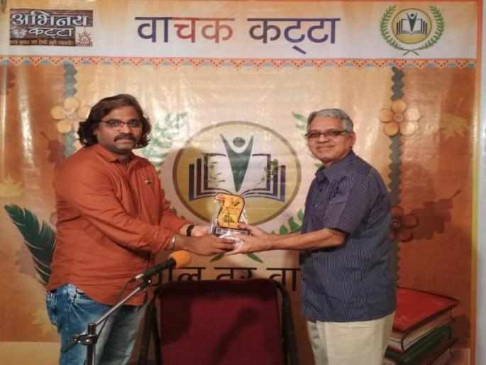 Spontaneous response to this presentation for over an hour for poetry on reading readers in Thane | कवितेसाठी तासभर या सादरीकरणास ठाण्यातील वाचक कट्टयावर उत्स्फूर्त प्रतिसाद Spontaneous response to this presentation for over an hour for poetry on reading readers in Thane | कवितेसाठी तासभर या सादरीकरणास ठाण्यातील वाचक कट्टयावर उत्स्फूर्त प्रतिसाद