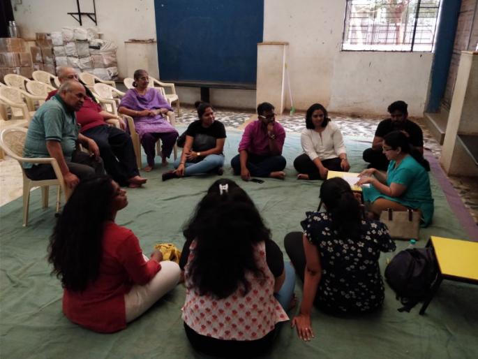 new reading culture in pune | World Book Day : पुण्यात तरुण रुजवतायेत वाचन संस्कृती new reading culture in pune | World Book Day : पुण्यात तरुण रुजवतायेत वाचन संस्कृती