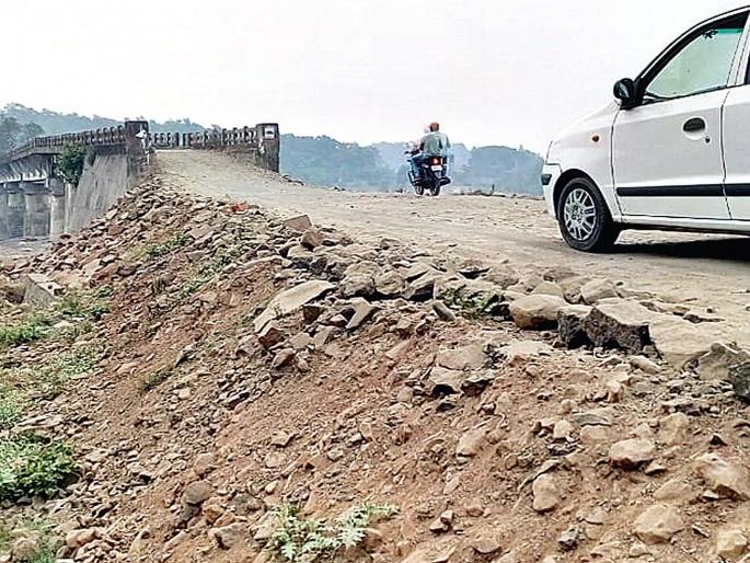 When is the solution to the garbage carried by the Malwada Bridge? | मलवाडा पुलाच्या वाहून गेलेल्या मलमपट्टीवर उपाययोजना कधी?