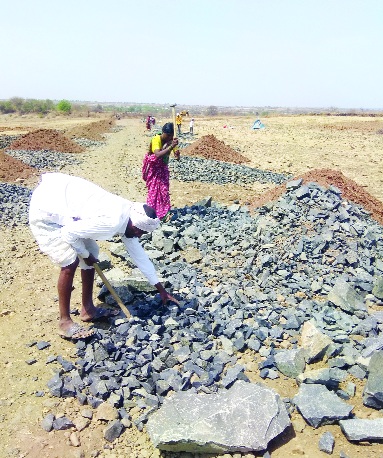 When will finish problem of wadar society? | कधी संपणार व्यथा वडार समाजाची? When will finish problem of wadar society? | कधी संपणार व्यथा वडार समाजाची?