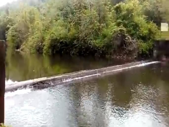 Three drown in Ratnagiri Watad dam, one dead; Kolhapur youth missing | रत्नागिरीतील वाटद धरणामध्ये तिघे बुडाले, एक मृत; कोल्हापूरचा तरुण बेपत्ता Three drown in Ratnagiri Watad dam, one dead; Kolhapur youth missing | रत्नागिरीतील वाटद धरणामध्ये तिघे बुडाले, एक मृत; कोल्हापूरचा तरुण बेपत्ता