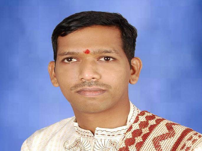 Sachin Bhalchandra Palav overcame his blindness and obtained the title of Visharad in all three disciplines of tabla, harmonium and singing | Sindhudurg: अंधत्वावर मात करीत सचिन बनला ‘विशारद’ Sachin Bhalchandra Palav overcame his blindness and obtained the title of Visharad in all three disciplines of tabla, harmonium and singing | Sindhudurg: अंधत्वावर मात करीत सचिन बनला ‘विशारद’