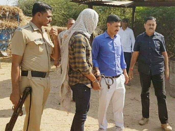 Two crore looters of Prime Minister Narendra Modi's Meghraj went missing in Vadnagar | पंतप्रधान मोदींच्या वडनगरचा मेघराज निघाला दोन कोटीच्या लुटीचा सूत्रधार Two crore looters of Prime Minister Narendra Modi's Meghraj went missing in Vadnagar | पंतप्रधान मोदींच्या वडनगरचा मेघराज निघाला दोन कोटीच्या लुटीचा सूत्रधार