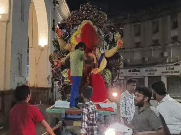 Gujarat News: Eggs thrown On Ganesh Idol In Vadodara Sparks Outrage, 4 Suspects Detained | बडोद्यात गणेश मूर्तीच्या विटंबनेचा प्रयत्न; समाजकंटकांनी मूर्तीवर अंडी फेकली, चार जण ताब्यात Gujarat News: Eggs thrown On Ganesh Idol In Vadodara Sparks Outrage, 4 Suspects Detained | बडोद्यात गणेश मूर्तीच्या विटंबनेचा प्रयत्न; समाजकंटकांनी मूर्तीवर अंडी फेकली, चार जण ताब्यात