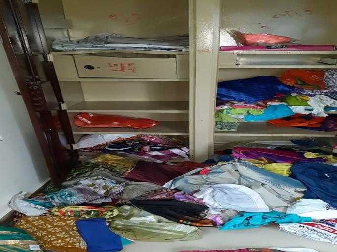 In Wadzire, thieves broke into four houses; Cash lengthened with gold jewelry | वडझिरेत चोरट्यांनी चार घरे फोडली; सोन्याच्या दागिण्यांसह रोकड लांबविली In Wadzire, thieves broke into four houses; Cash lengthened with gold jewelry | वडझिरेत चोरट्यांनी चार घरे फोडली; सोन्याच्या दागिण्यांसह रोकड लांबविली