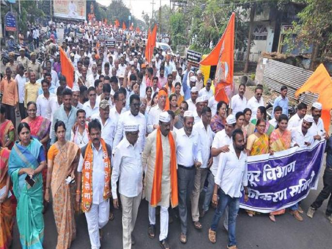 Theft of a protester s vehicle in Kolhapur maharashtra karnataka border | सीमाभागातील आंदोलकाच्या वाहनाची कोल्हापुरात चोरी  Theft of a protester s vehicle in Kolhapur maharashtra karnataka border | सीमाभागातील आंदोलकाच्या वाहनाची कोल्हापुरात चोरी