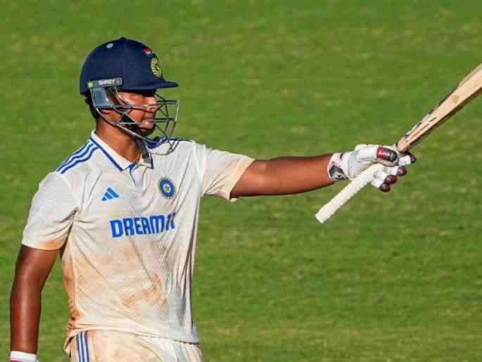 Vaibhav Suryavanshi Smashes Fastest Youth Test Century in Australia, Breaks Brendon McCullum Record | मूर्ती लहान पण कीर्ती महान! पुन्हा एकदा वैभव सूर्यवंशीची बॅट तळपली; ऑस्ट्रेलियाविरुद्ध विक्रमी शतक