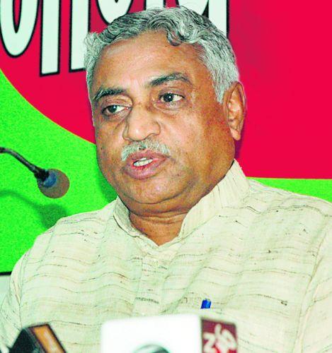 Only Ramanam's chanting is not religion: Manmohan Vaidya | केवळ रामनापाचा जप म्हणजे धर्म नाही : मनमोहन वैद्य Only Ramanam's chanting is not religion: Manmohan Vaidya | केवळ रामनापाचा जप म्हणजे धर्म नाही : मनमोहन वैद्य