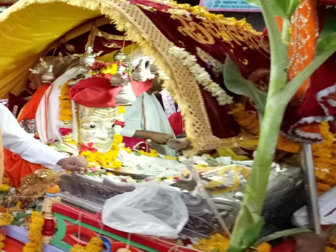 Vaidyanatha's Palakhi Parikrma will be circumambulated on Dussehra; Permission with the condition of the Collector | वैद्यनाथाची दसरा पालखी परिक्रमा पाच मानकऱ्यांसह निघणार; जिल्हाधिकाऱ्यांची अटीसह परवानगी Vaidyanatha's Palakhi Parikrma will be circumambulated on Dussehra; Permission with the condition of the Collector | वैद्यनाथाची दसरा पालखी परिक्रमा पाच मानकऱ्यांसह निघणार; जिल्हाधिकाऱ्यांची अटीसह परवानगी