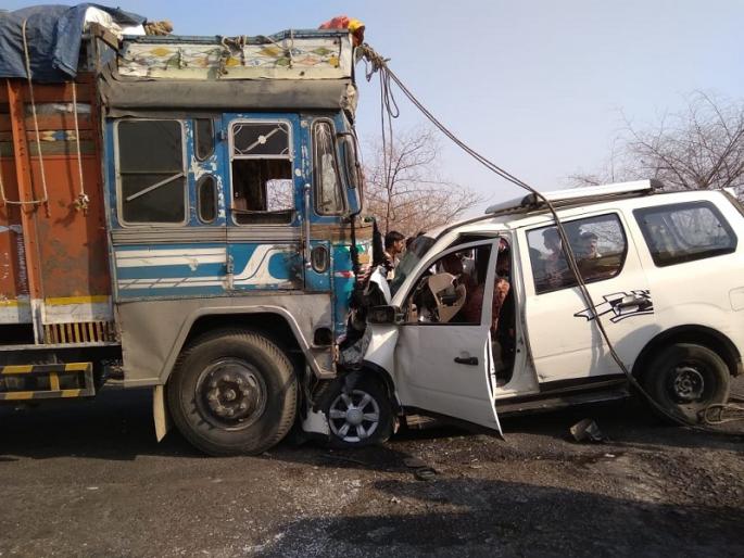 Three Catering workers from Mumbra killed in truck and jeep accident; Four injured | ट्रक आणि जीपच्या भीषण अपघातात मुंब्रा येथील तीन केटरिंग कामगार ठार; चार जखमी