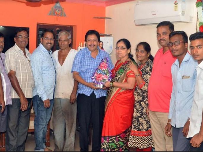 Kankavali: Former corporator Vaishali Arolkar is in the BJP | कणकवली: माजी नगरसेविका वैशाली आरोलकर यांचा भाजपामध्ये प्रवेश Kankavali: Former corporator Vaishali Arolkar is in the BJP | कणकवली: माजी नगरसेविका वैशाली आरोलकर यांचा भाजपामध्ये प्रवेश