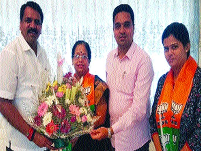 Sena's Vaishali Kharade was made in the BJP, due to the festivities in the elections | सेनेच्या वैशाली खराडे भाजपात, निवडणुकीत तिकीट कापल्याने झाल्या होत्या नाराज